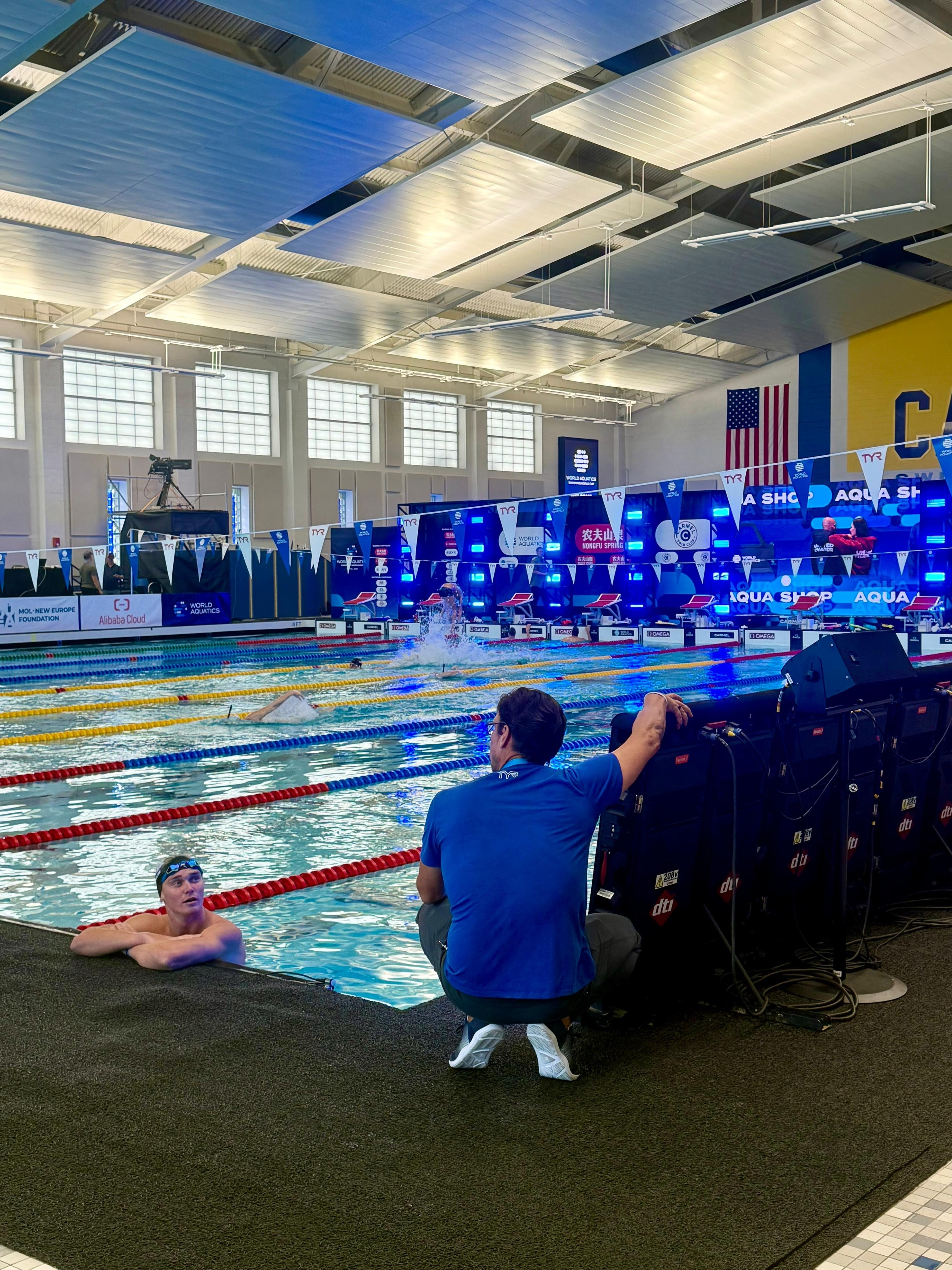 Jeff Julian coaching at a World Aquatics competition